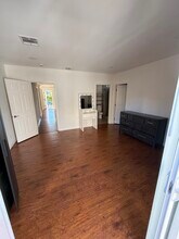 10548 Tinker Ave in Tujunga, CA - Building Photo - Building Photo
