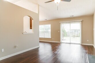 5515 Scenic Brook Ln in Raleigh, NC - Foto de edificio - Building Photo