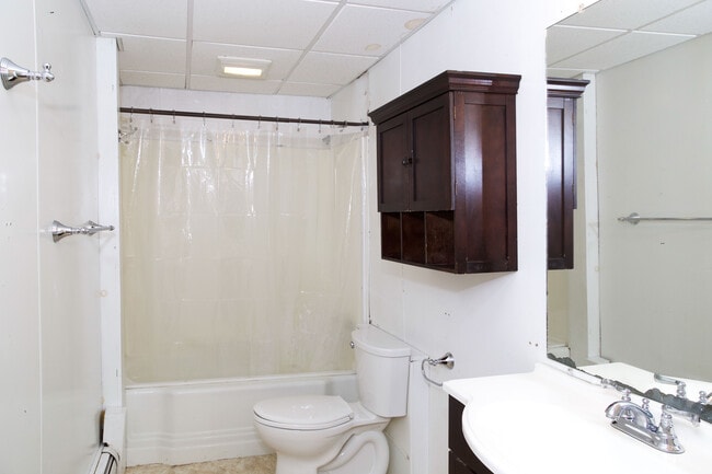 55 Loomis St, Unit B in Burlington, VT - Building Photo - Building Photo