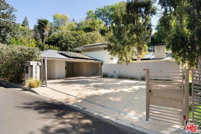 property at 3370 Canton Ln