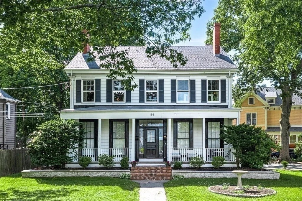 114 Cottage St in Melrose, MA - Building Photo