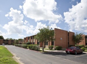 North Star Village Apartments in Harlingen, TX - Building Photo - Building Photo