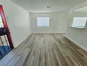 5121 W Pioneer Ave in Las Vegas, NV - Building Photo - Building Photo