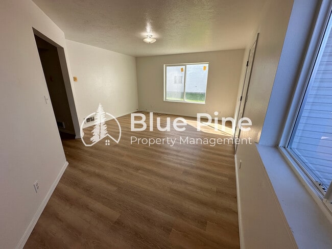 2102 Stace St in Idaho Falls, ID - Foto de edificio - Building Photo