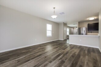 10529 Whispering Hammock Dr in Riverview, FL - Foto de edificio - Building Photo