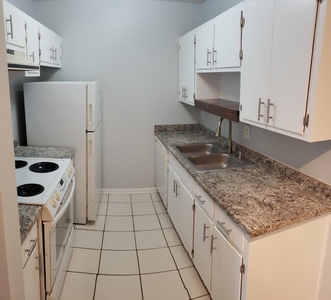 2412 Talco Dr in Tallahassee, FL - Building Photo - Building Photo