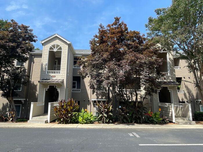 9801 Emerald Point Dr in Charlotte, NC - Building Photo