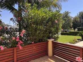 1325 S Rimpau Blvd in Los Angeles, CA - Building Photo - Building Photo