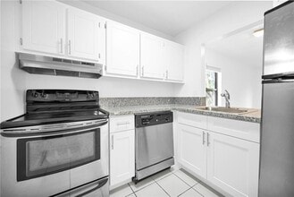 Colonial Village - 7550 Stirling Rd in Hollywood, FL - Building Photo - Building Photo