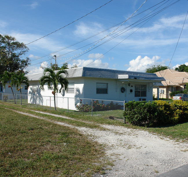 609-613 NW 8th Ave in Pompano Beach, FL - Building Photo - Building Photo