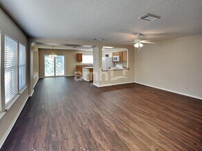 9307 Sunlit Pt in San Antonio, TX - Foto de edificio - Building Photo