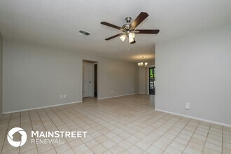 10054 Hayward Rd in Spring Hill, FL - Foto de edificio - Building Photo