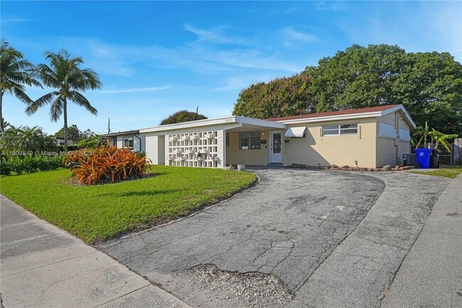 property at 2833 SW 5th St