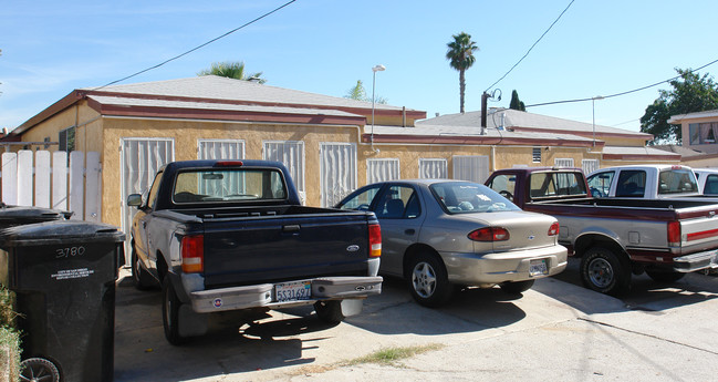 Cherokee Point Courtyard in San Diego, CA - Building Photo - Building Photo