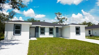 2096 Fernwood St in Port Charlotte, FL - Building Photo