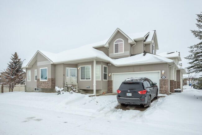 Villas Of The Cove in Chestermere, AB - Building Photo - Building Photo