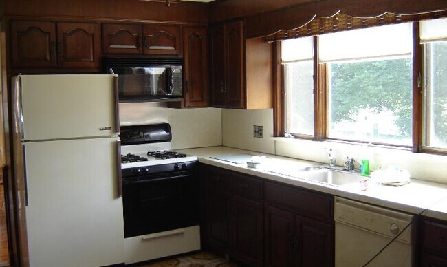 20 Amsden St, Unit 2T in Arlington, MA - Building Photo - Building Photo