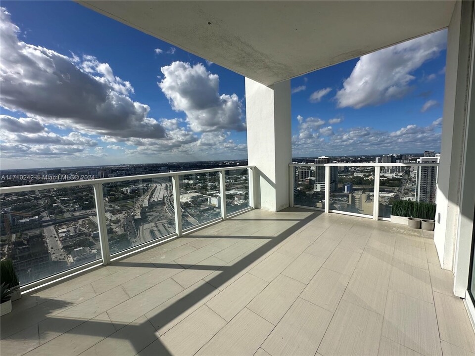 1040 Biscayne Blvd, Unit 4106 in Miami, FL - Building Photo