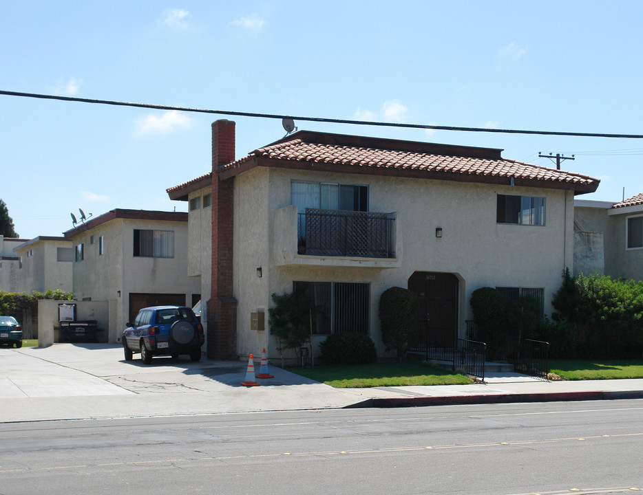 16712 Algonquin St in Huntington Beach, CA - Building Photo