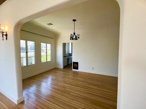 1362 Lucile Ave in Los Angeles, CA - Building Photo - Building Photo