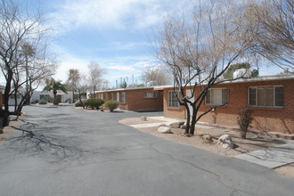 Bermuda Vista Apartments in Tucson, AZ - Building Photo - Building Photo