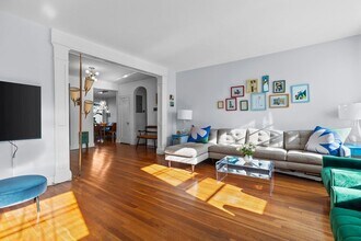 325 Tappan St in Brookline, MA - Building Photo - Building Photo