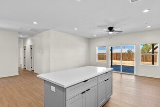 8457 Great Cir Dr in California City, CA - Building Photo - Building Photo