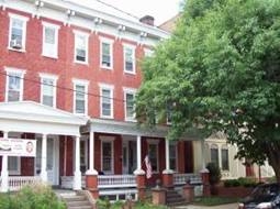 32 Market Sq in Manheim, PA - Foto de edificio