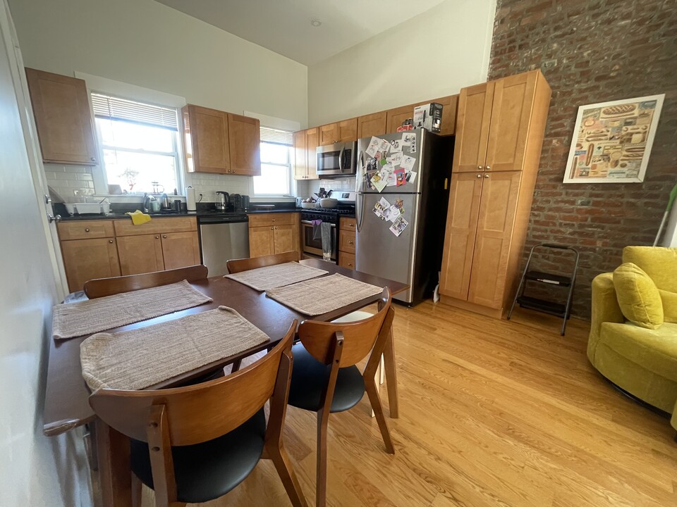 7 Smythe St, Unit 3l in Brookline, MA - Building Photo