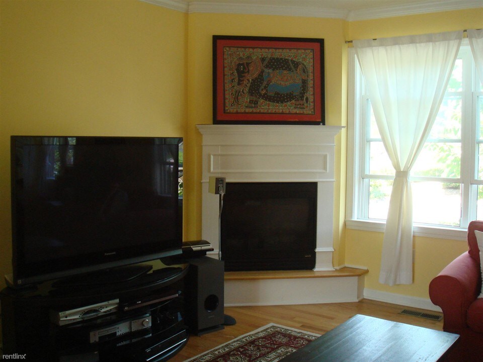 39 Oak St-Unit -Apt 3 in Stamford, CT - Building Photo