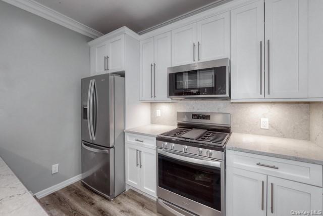 724 Howell Ave in Riverhead, NY - Building Photo - Building Photo