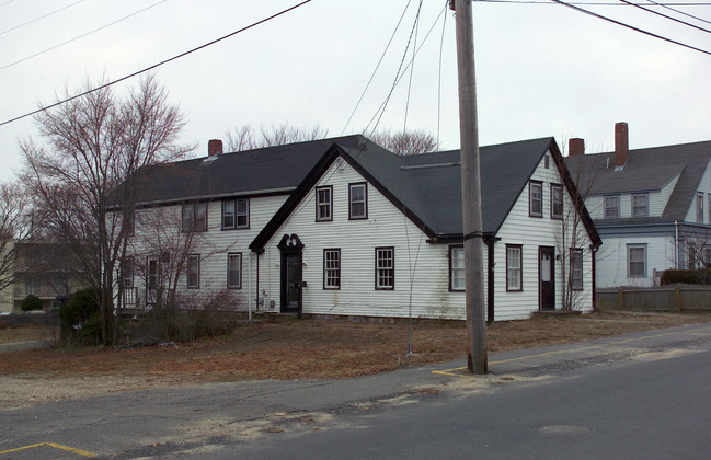 43 Pleasant St in Hyannis, MA - Building Photo - Building Photo