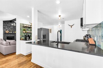 5106 Lambs Ln in Austin, TX - Building Photo - Building Photo