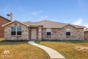 3233 Sunshine Way in Lancaster, TX - Building Photo
