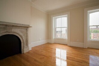 658 Massachusetts Ave, Unit 5 in Boston, MA - Foto de edificio - Building Photo