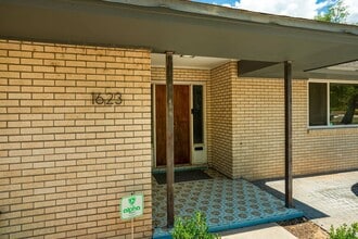1623 San Patricio Ave SW in Albuquerque, NM - Foto de edificio - Building Photo
