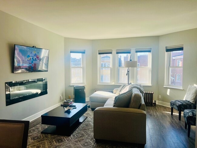 1827 Gunderson Ave in Berwyn, IL - Building Photo - Building Photo