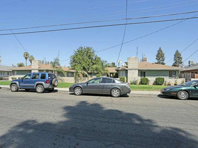 4461-4177 E Sierra Madre Ave in Fresno, CA - Building Photo - Building Photo