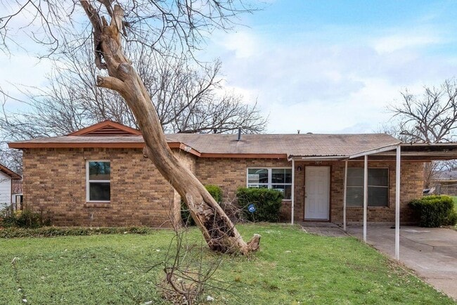 property at 3864 Castle Hills Dr