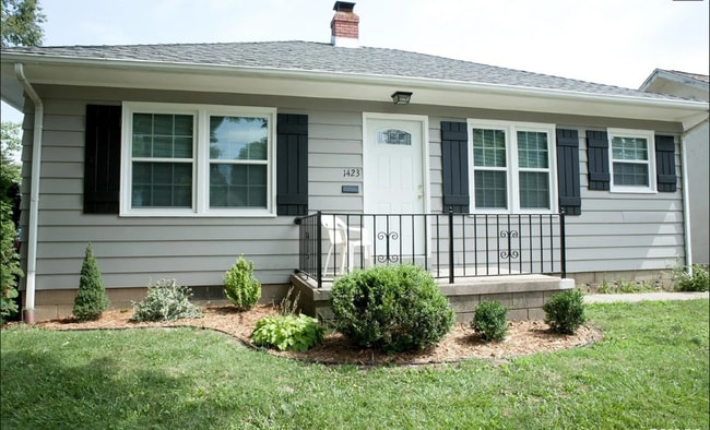 property at 1423 W Margaret Ave