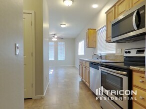 10321 W Monterosa Ave in Phoenix, AZ - Building Photo - Building Photo