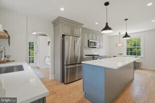 800 Pleasant Hill Rd in Wallingford, PA - Building Photo