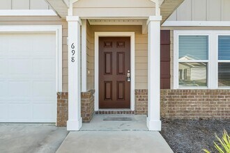 698 Whispering Creek Ave in Freeport, FL - Foto de edificio - Building Photo