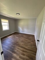 2 N Monroe Ave in Brownsville, TN - Building Photo