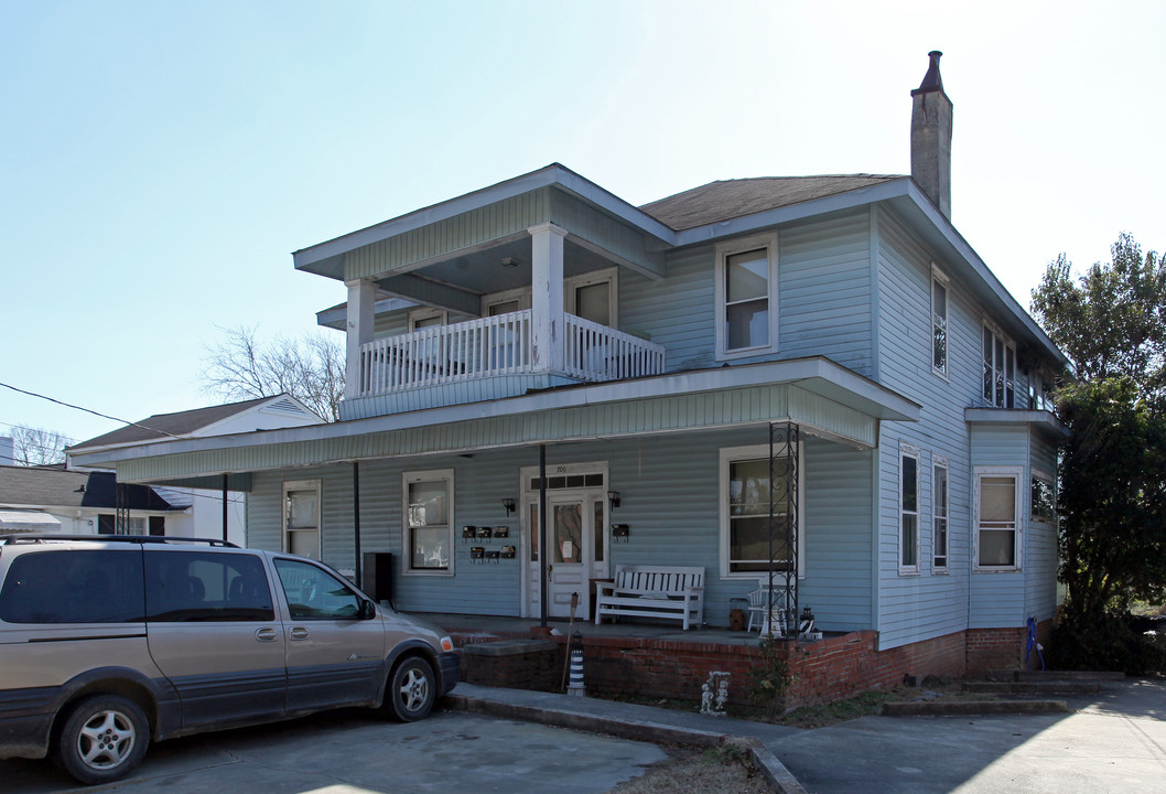 206 E Church St in Smithfield, NC - Foto de edificio