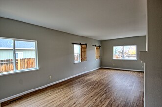 981 Iris Ln in Fernley, NV - Building Photo - Building Photo