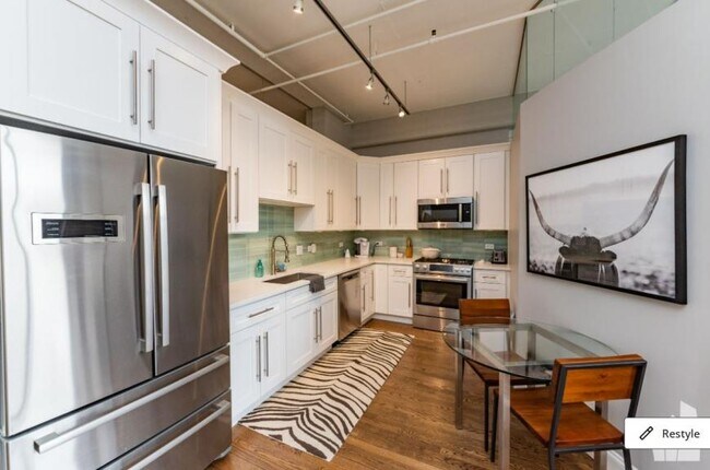 1000 W Adams St in Chicago, IL - Building Photo - Building Photo
