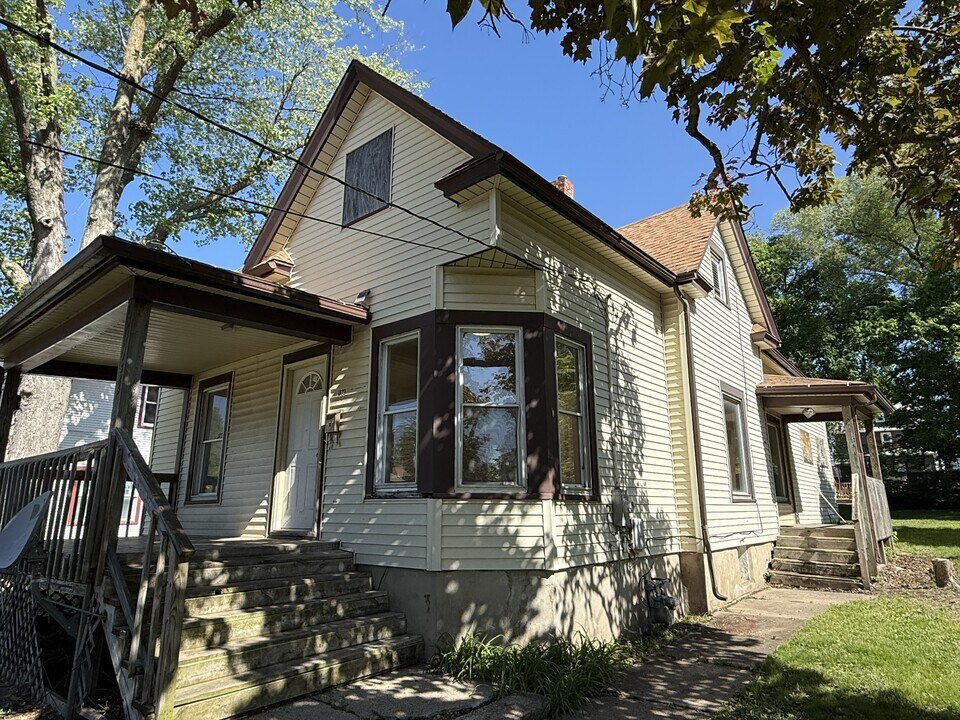 1823 Chestnut St in Rockford, IL - Building Photo