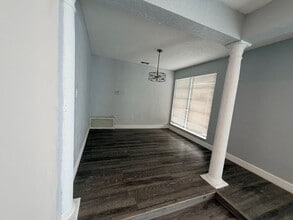 7031 NW 20th St in Sunrise, FL - Building Photo - Building Photo