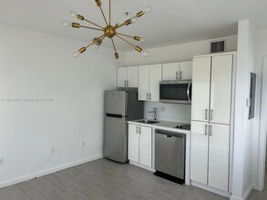 1601 Meridian Ave, Unit 201 in Miami Beach, FL - Foto de edificio - Building Photo